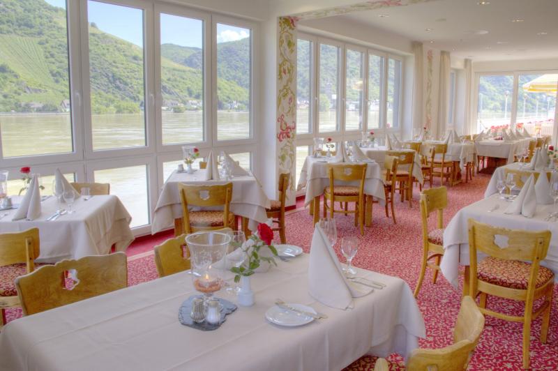 Restaurant mit Ausblick auf den Rhein