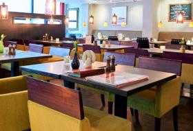 Restauarnt Das Kleine Steakhaus - Innenraum bei Tag