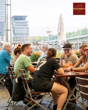 Restauarnt Haxenhaus zum Rheingarten - Terrasse mit Gästen_Haxenhaus.jpg