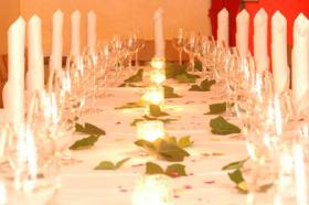 Feierlich gedeckter Tisch