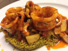 Pulpo auf würzigem Reisbett