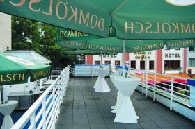 Terrasse mit Blick auf den Rhein, auch gut für Empfänge