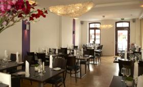 Lichtdurchflutetes Restaurant Heckmanns