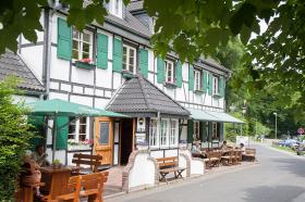 Außenansicht mit Terrasse