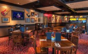 Panoramafloor im 1.OG mit Blick auf Einkaufsstraße