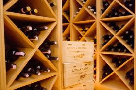 Eine große Auswahl an Rot- und Weißweinen