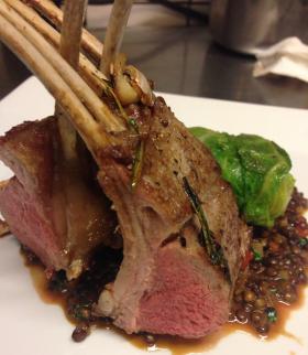 Lammkarre auf Linsen