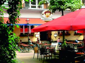 Entspannt im Biergarten