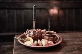 Unsere Schweinshaxe Herzog mit Calvados